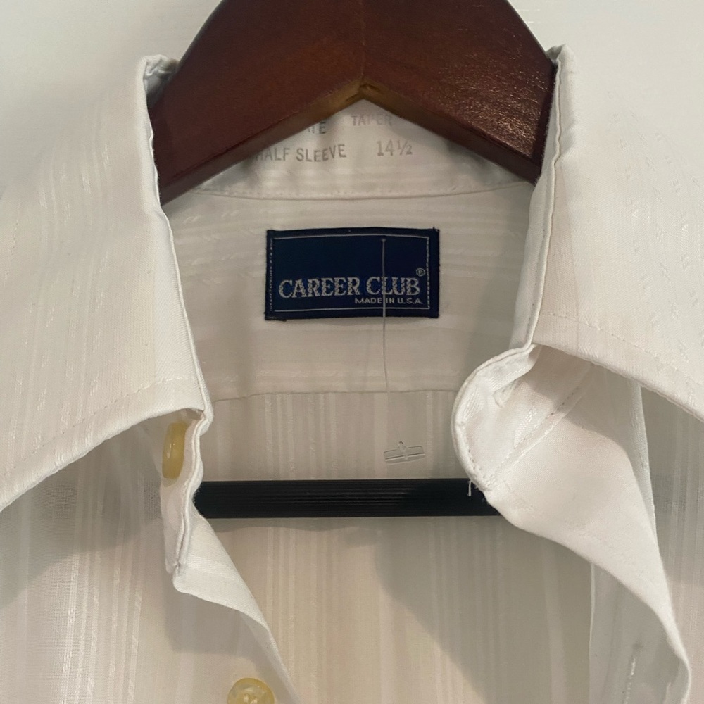 CAREER CLUB SHORTSLEEVE BUTTON DOWN SIZE SMALL - Picture 2 of 6